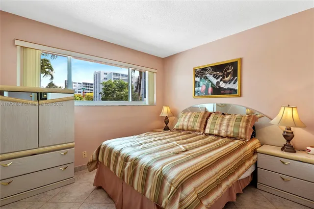 $599,000 | 1124 Northeast 3rd Street, Hallandale Beach, FL 33009