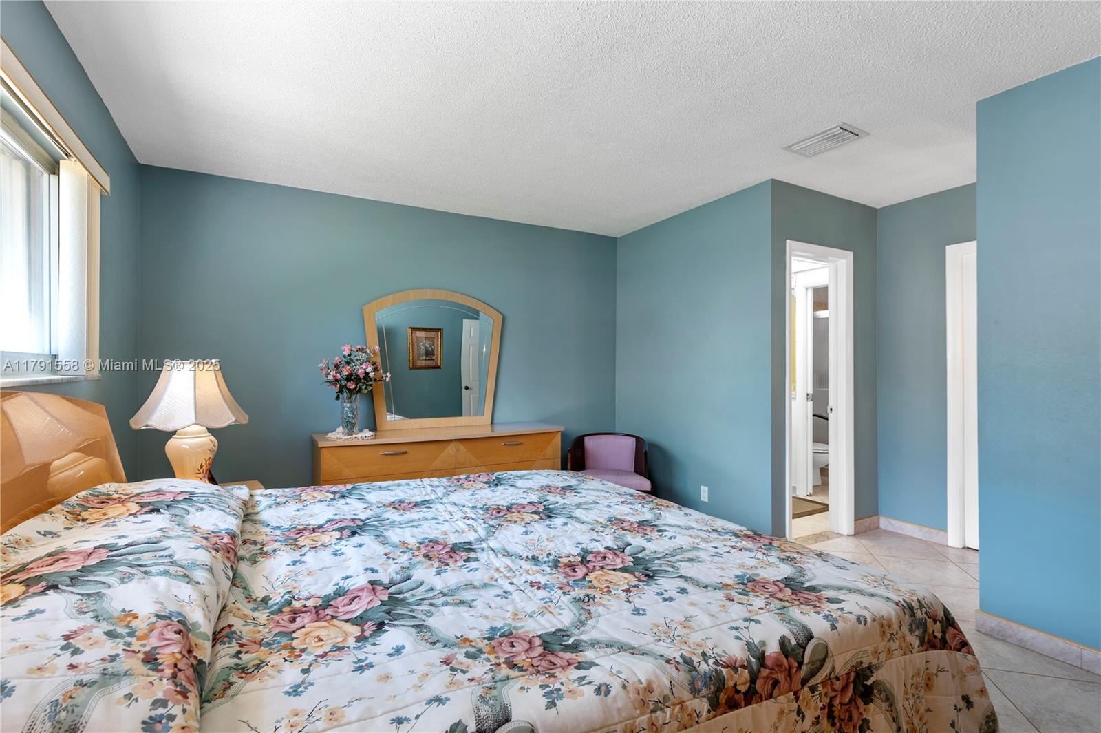 1124 Northeast 3rd Street Hallandale Beach, FL 33009 - Photo 10 of 23