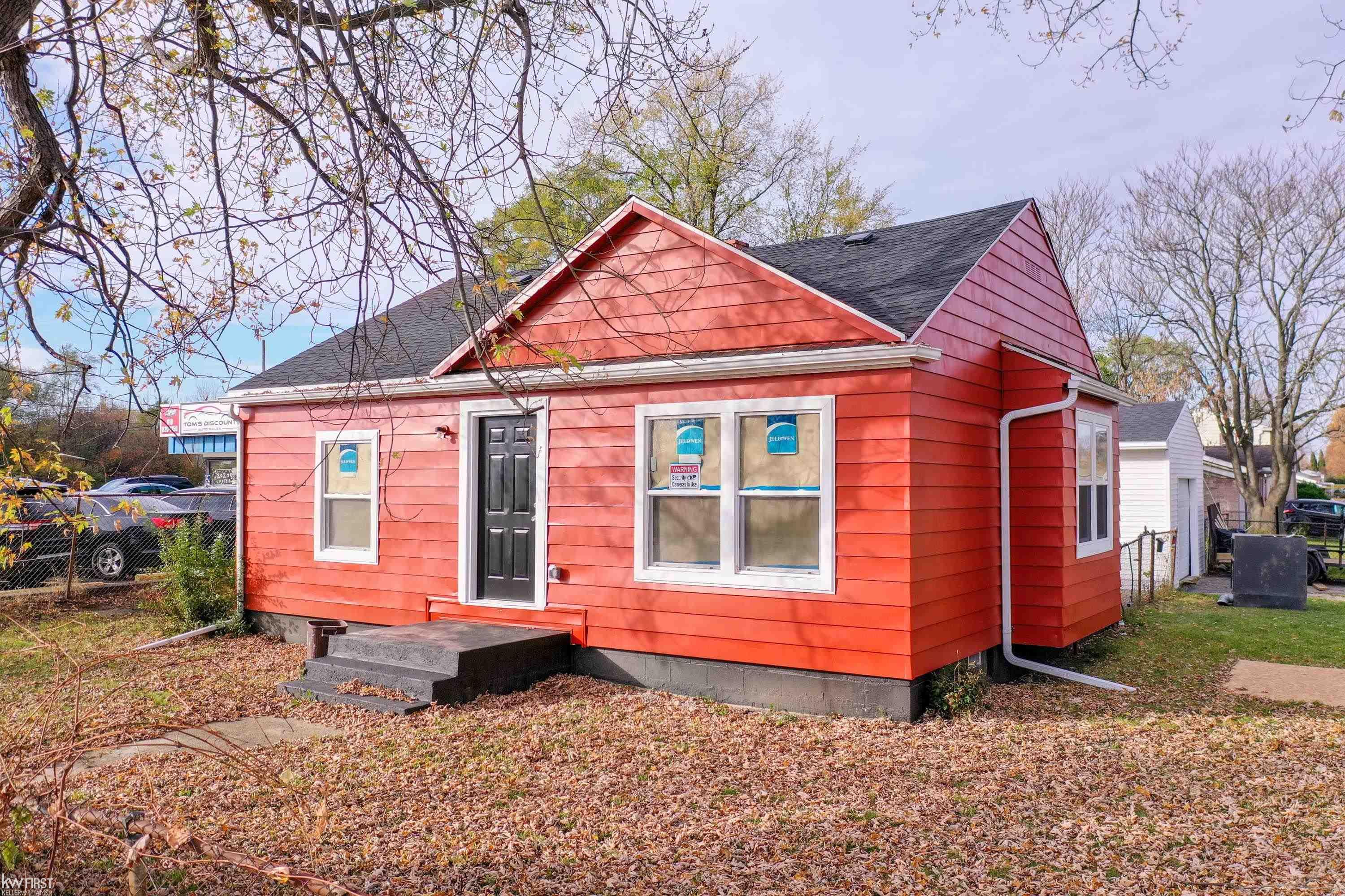 2040 South Center Road Flint, MI 48503 - Photo 1 of 35 50127231.JPG