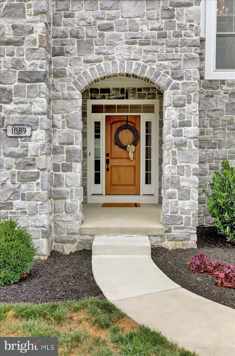 1089 Lititz Bend Drive Lititz, PA 17543 - Photo 5 of 55