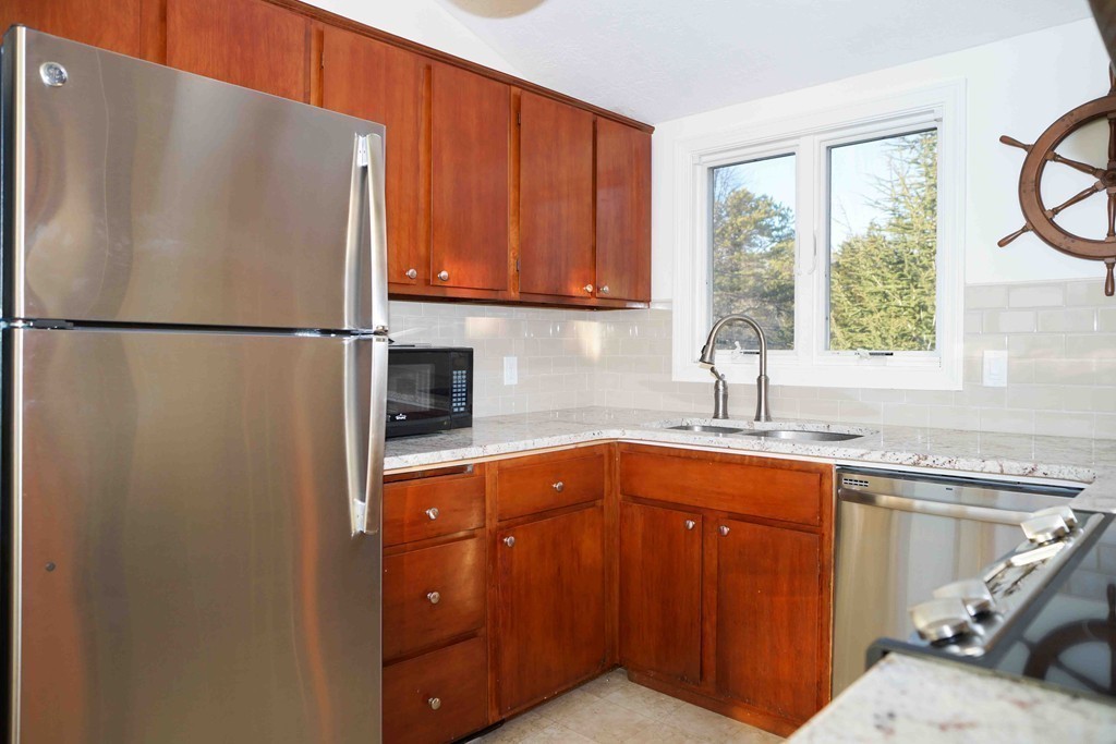 27 Sagamore Road Mattapoisett, MA 02739 - Photo 12 of 23 Gallery Image 12