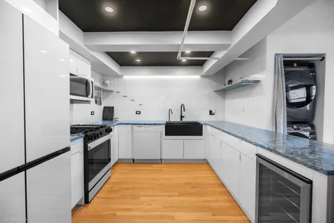 $350,000 | 1601 South Michigan Avenue, Unit 107, Chicago, IL 60616