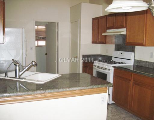633 Camp Hill Road Henderson, NV 89015 - Photo 3 of 13 Kitchen.