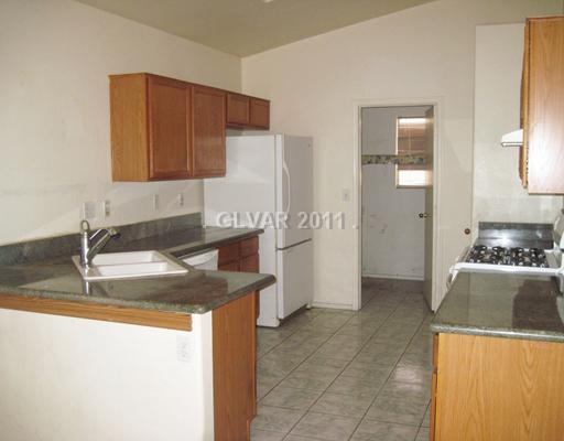 633 Camp Hill Road Henderson, NV 89015 - Photo 6 of 13 Kitchen.