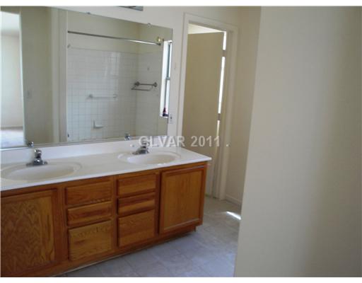 633 Camp Hill Road Henderson, NV 89015 - Photo 9 of 13 Master Bath/Spa.