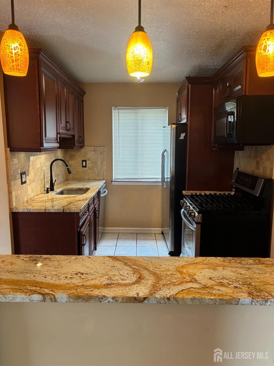 92 Gate House Lane Edison, NJ 08820 - Photo 6 of 14