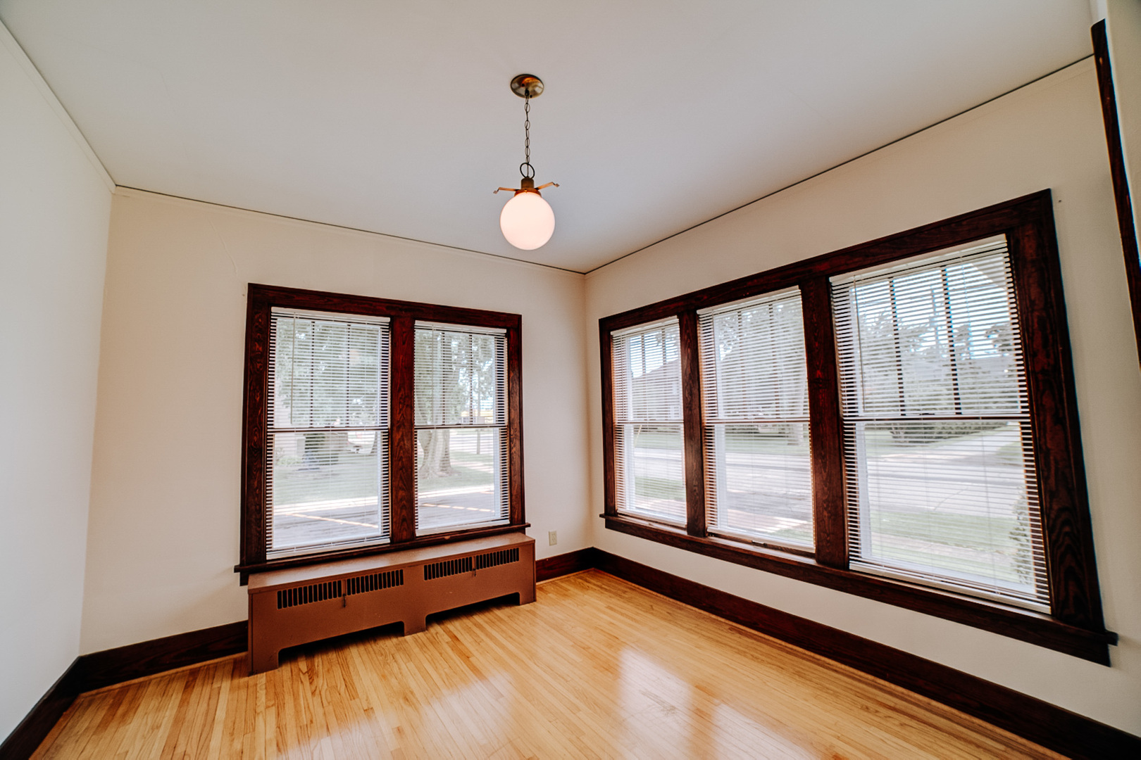 317 South 4th Street Watseka, IL 60970 - Photo 11 of 40 a view of an empty room with a window