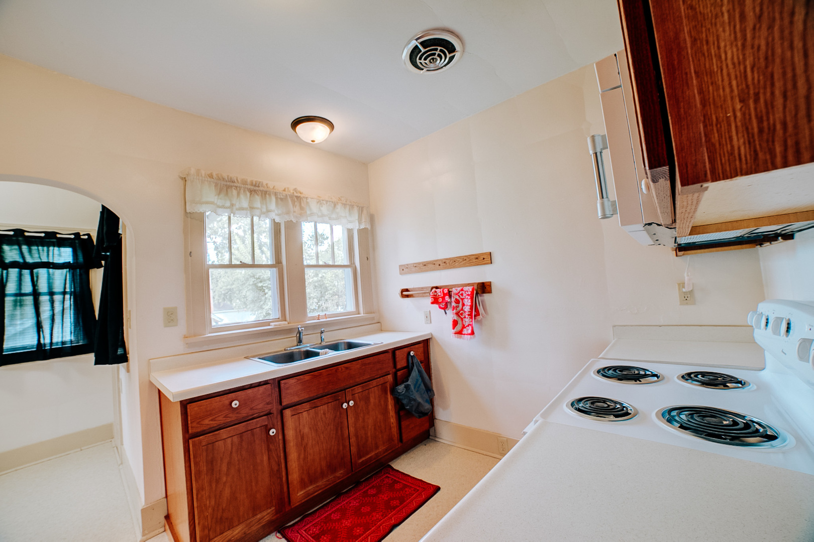 317 South 4th Street Watseka, IL 60970 - Photo 20 of 40 a kitchen with stainless steel appliances granite countertop a sink stove and a refrigerator