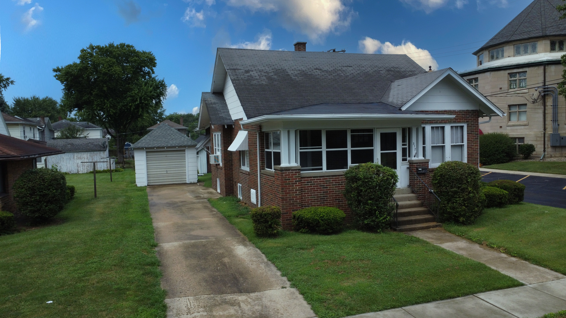 317 South 4th Street Watseka, IL 60970 - Photo 2 of 40 a view of a house with garden and yard