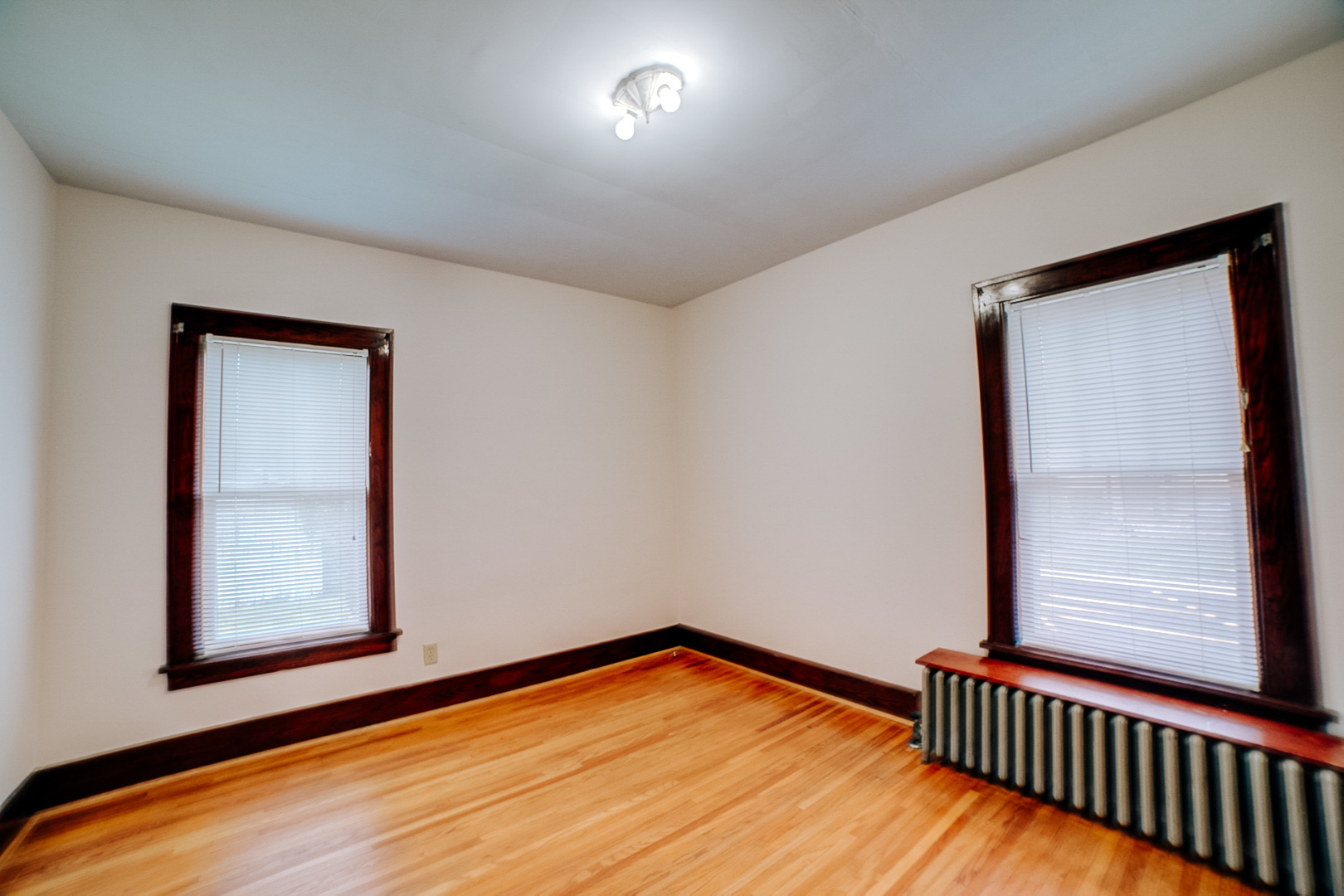317 South 4th Street Watseka, IL 60970 - Photo 29 of 40 a view of a hallway with entryway