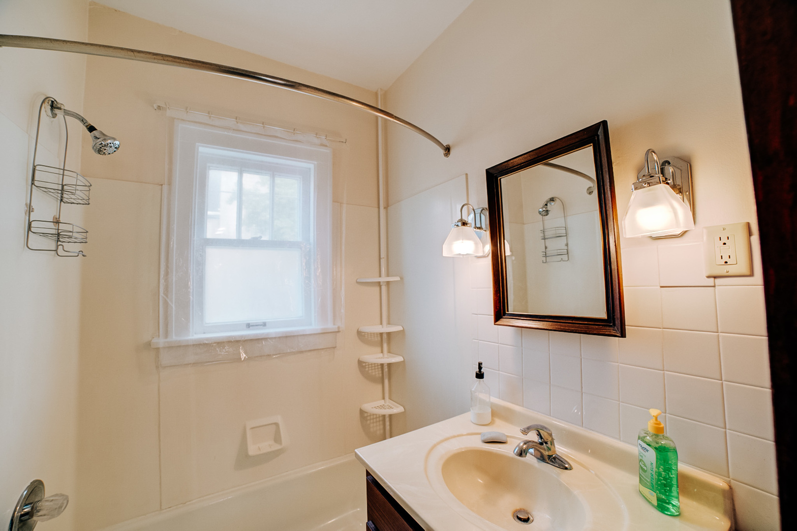 317 South 4th Street Watseka, IL 60970 - Photo 33 of 40 a bathroom with a sink and a mirror