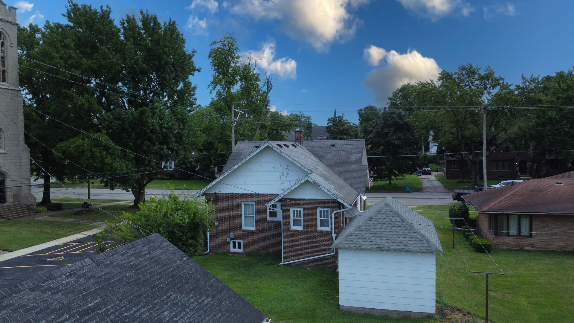317 South 4th Street Watseka, IL 60970 - Photo 6 of 40 a front view of a house with garden