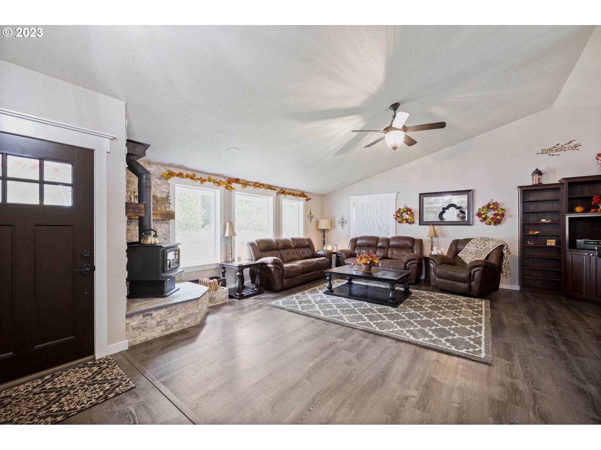 36565 Parsons Creek Road Springfield, OR 97478 - Photo 5 of 48 Gallery Image 5