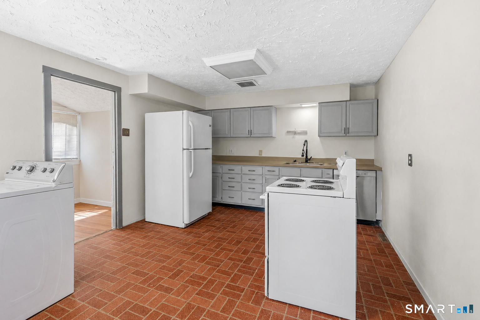 36 Farnham Road Morris, CT 06763 - Photo 6 of 12 Gallery Image 6