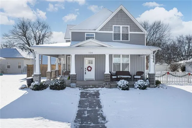 $344,900 | 104 West Main Street, Savannah, MO 64485