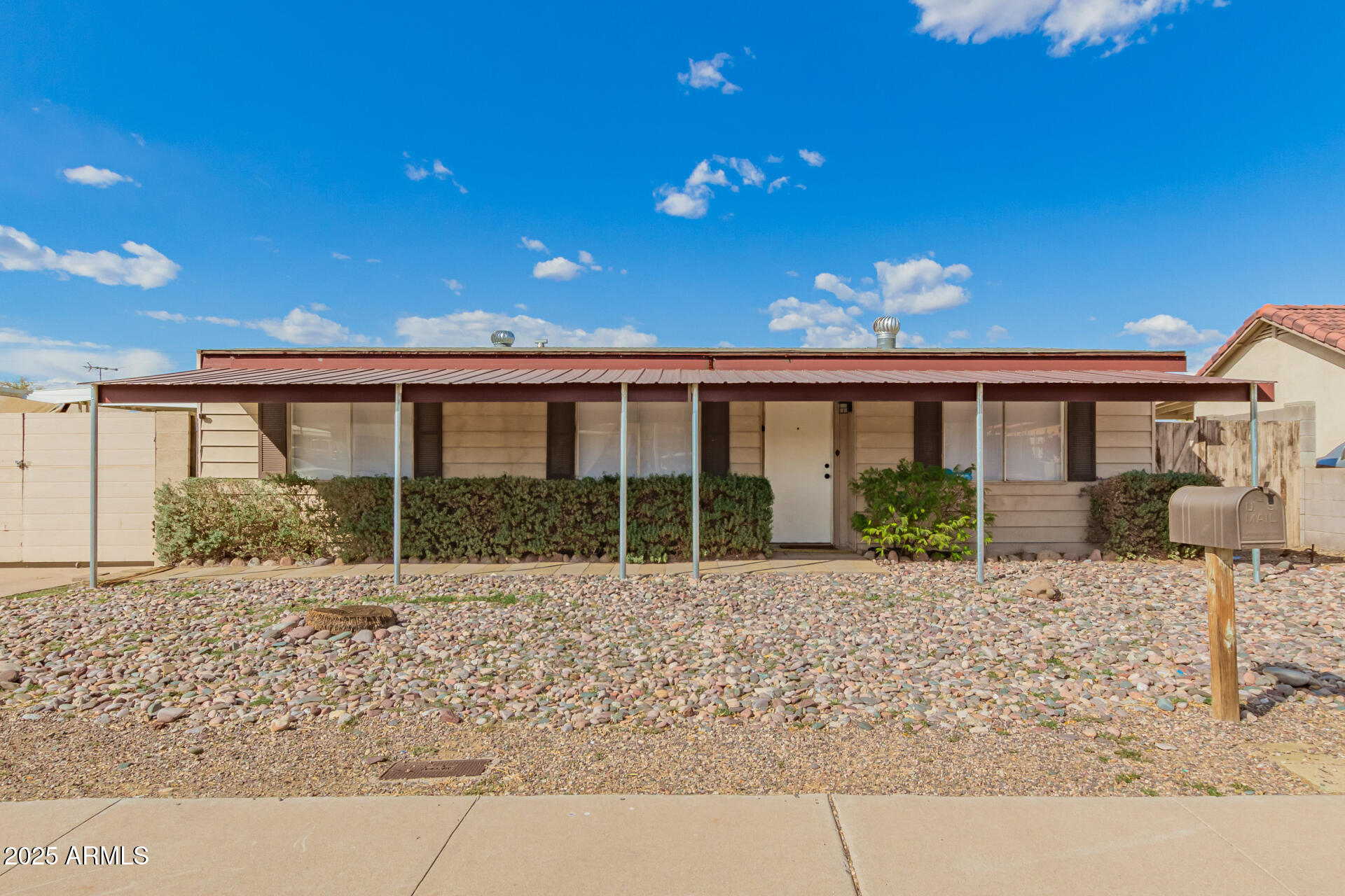 4118 East Ridge Road Phoenix, AZ 85042 - Photo 2 of 28 Gallery Image 2