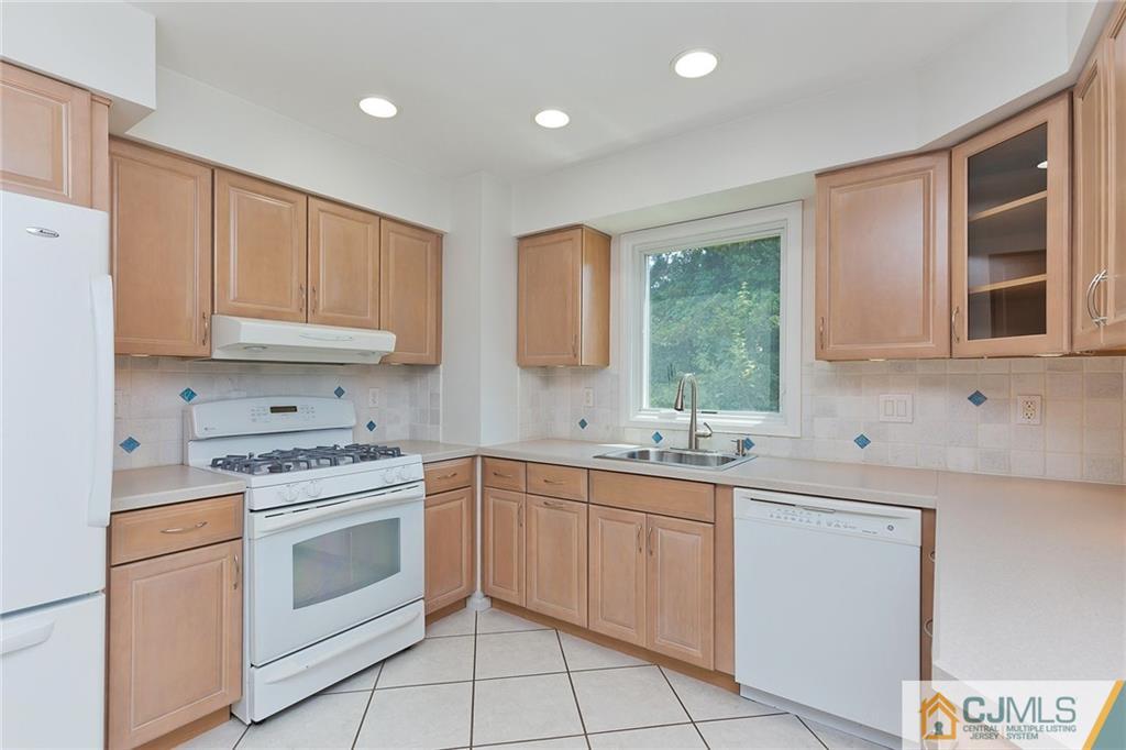 26 Rath Lane East Brunswick, NJ 08816 - Photo 9 of 25 Gallery Image 9