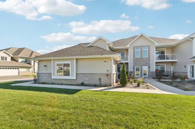 $384,900 | 1625 Grey Fox Trail, Unit F, Mukwonago, WI 53149