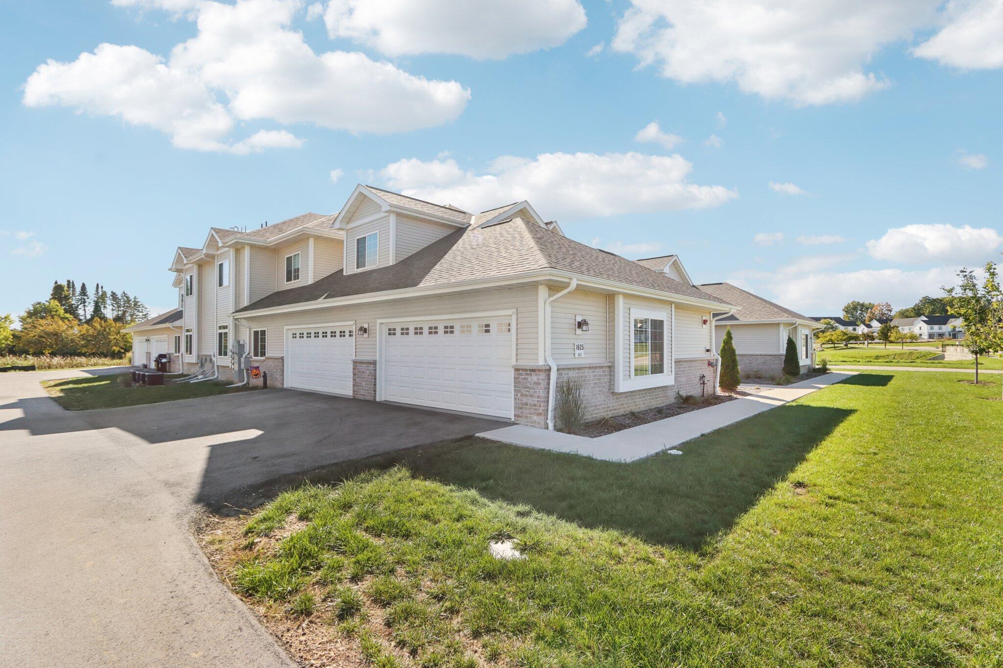 1625 Grey Fox Trail, Unit F Mukwonago, WI 53149 - Photo 39 of 43 3-web-or-mls-Grey Fox Trail-S0910-003