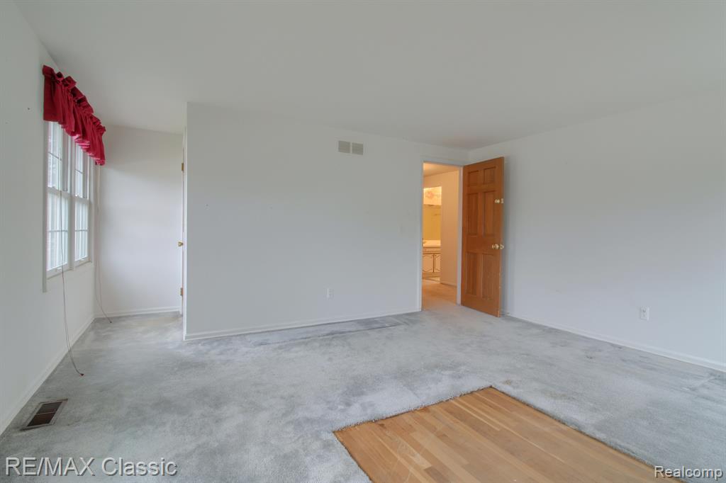33951 Old Timber Road Farmington Hills, MI 48331 - Photo 24 of 40