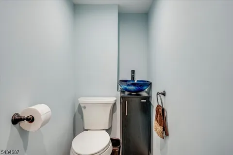 $864,999 | 48 Rainbow Trail, Mountain Lakes, NJ 07046