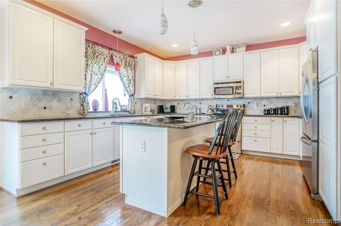 8454 South Ridge Drive Howell, MI 48843 - Photo 10 of 30 10.jpg