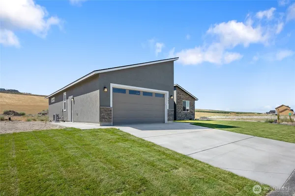 $405,621 | 8383 Desert Greens Loop Southeast, Othello, WA 99344