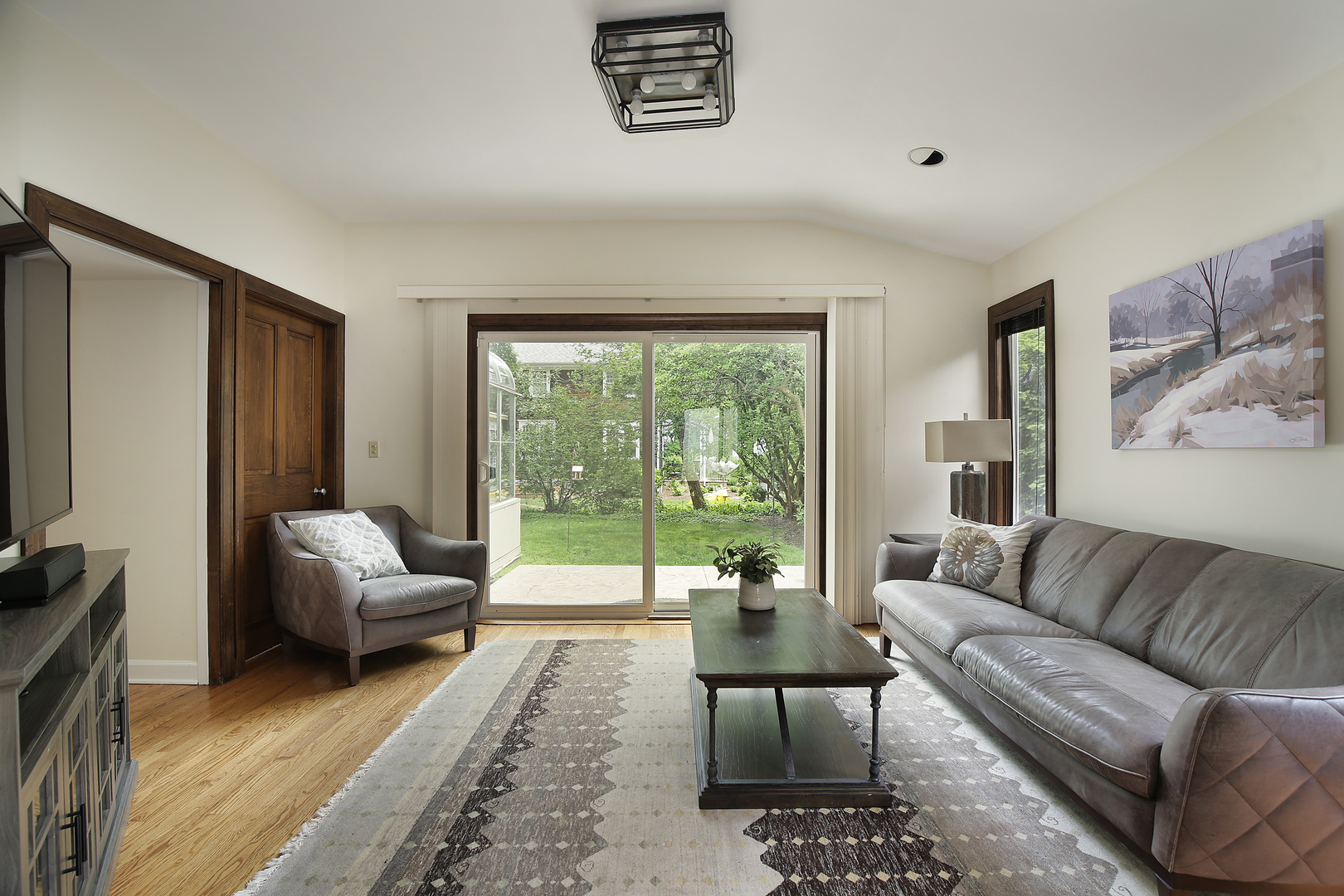 2653 Sheridan Road Evanston, IL 60201 - Photo 4 of 17 a living room with furniture and a flat screen tv