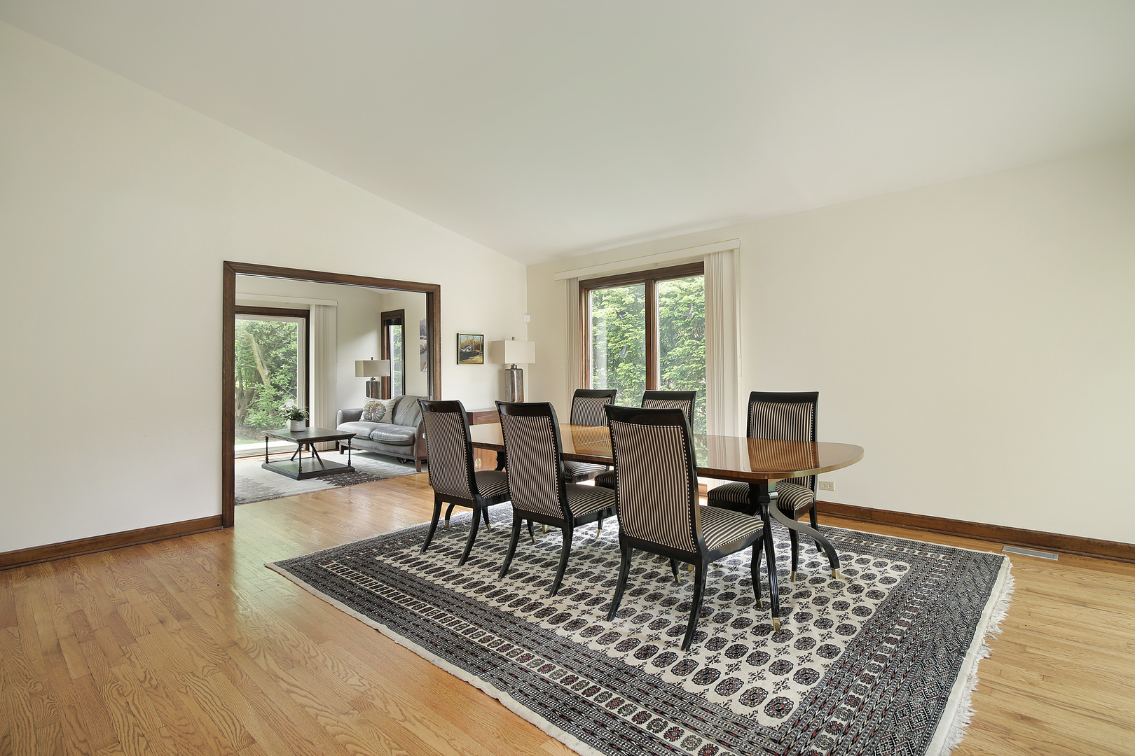 2653 Sheridan Road Evanston, IL 60201 - Photo 6 of 17 a living room with furniture and a table