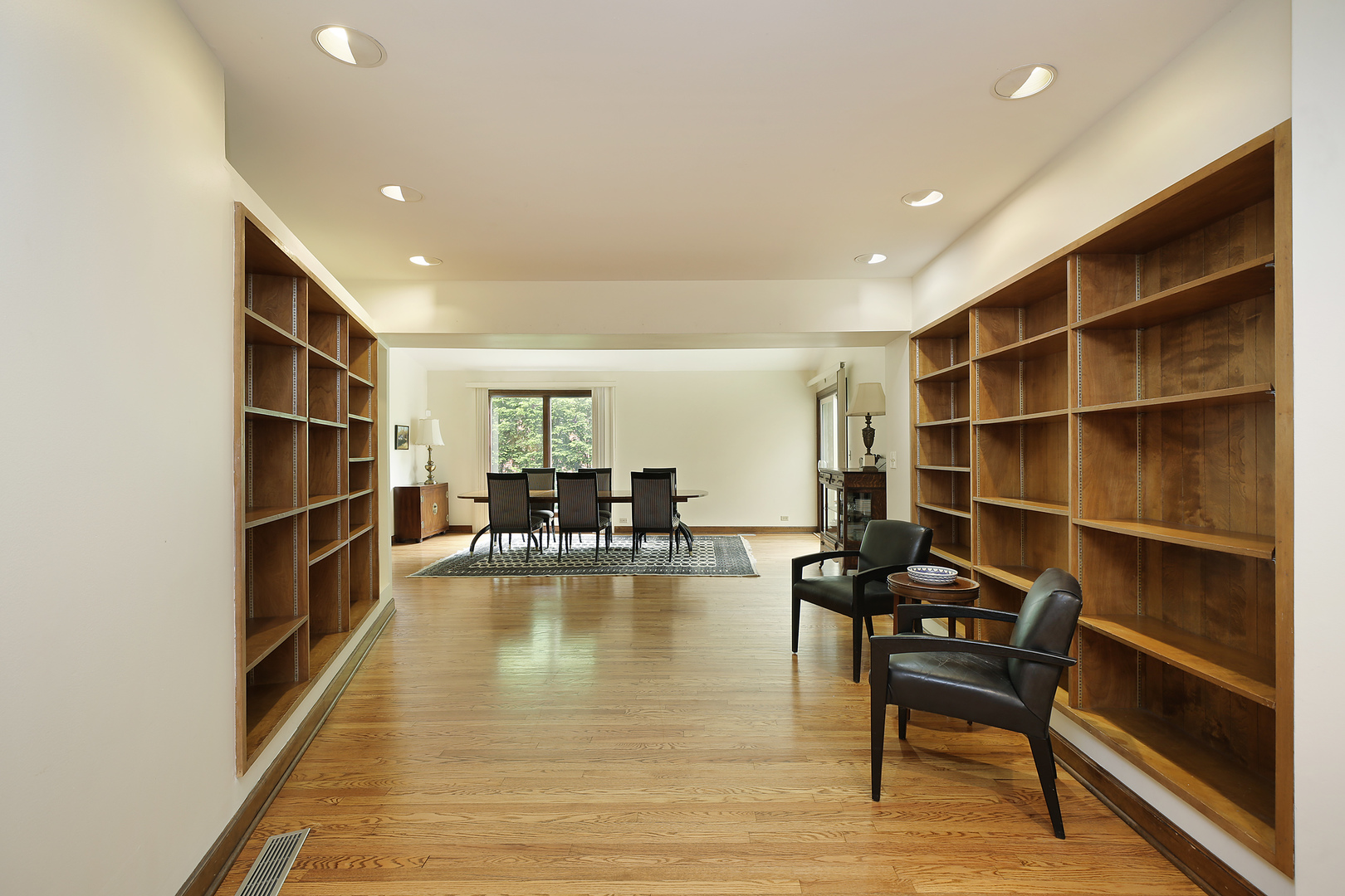 2653 Sheridan Road Evanston, IL 60201 - Photo 7 of 17 a room with furniture and gym equipment