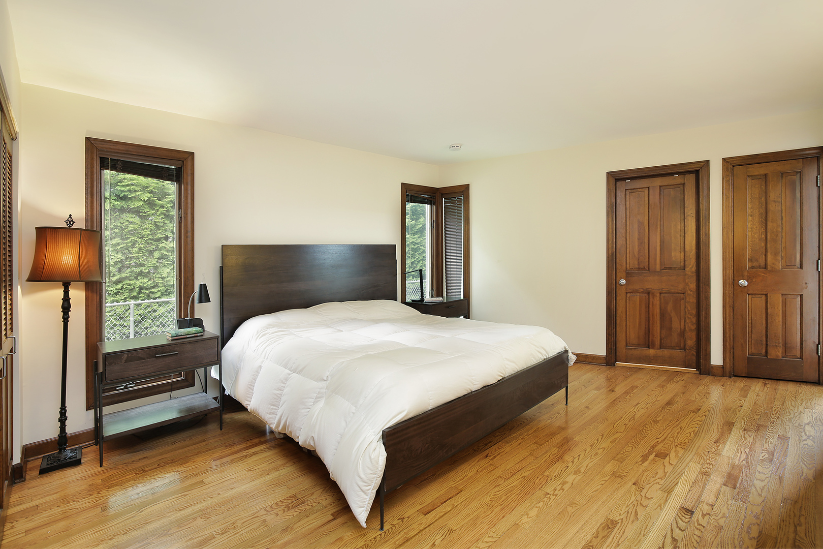 2653 Sheridan Road Evanston, IL 60201 - Photo 9 of 17 a bedroom with a bed and wooden floor