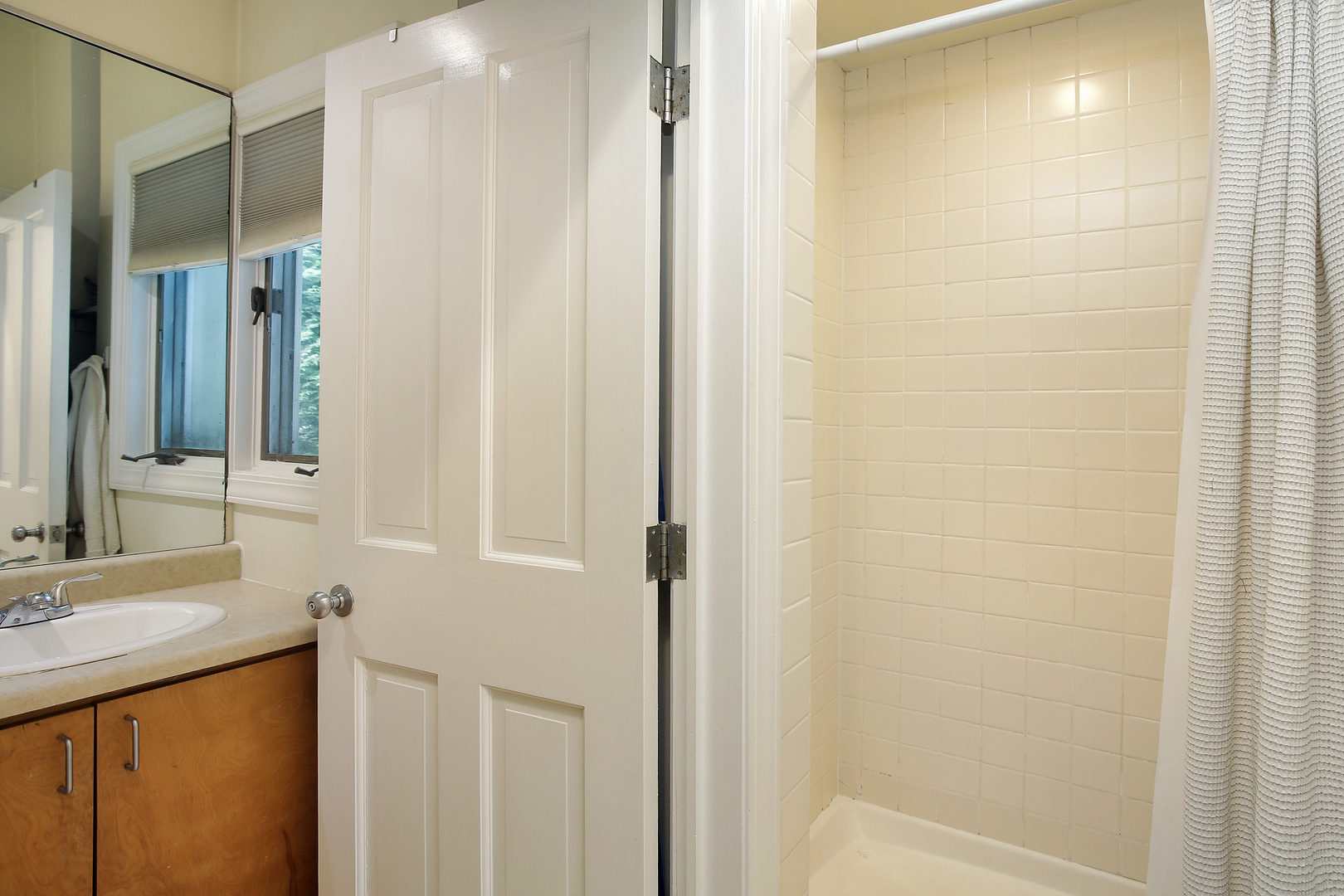 2653 Sheridan Road Evanston, IL 60201 - Photo 10 of 17 a bathroom with a shower and a sink