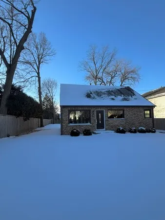 $5,800 | 830 Deerfield Road, Highland Park, IL 60035