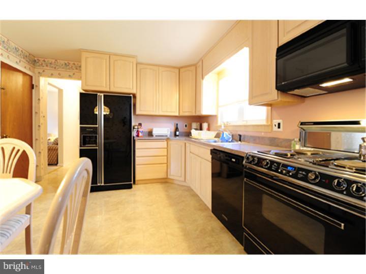 2102 Lawrence Road Wilmington, DE 19810 - Photo 11 of 23 Kitchen