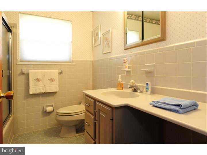 2102 Lawrence Road Wilmington, DE 19810 - Photo 17 of 23 Master Bathroom