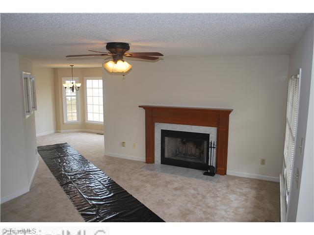 3865 Frye Bridge Road Clemmons, NC 27012 - Photo 3 of 16 Living Room.