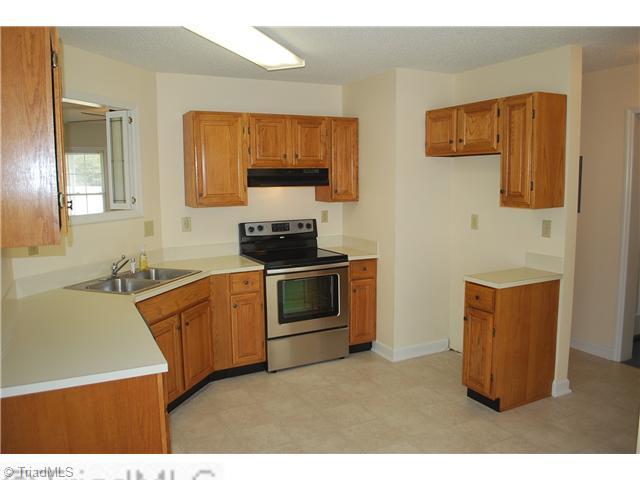 3865 Frye Bridge Road Clemmons, NC 27012 - Photo 5 of 16 Kitchen.