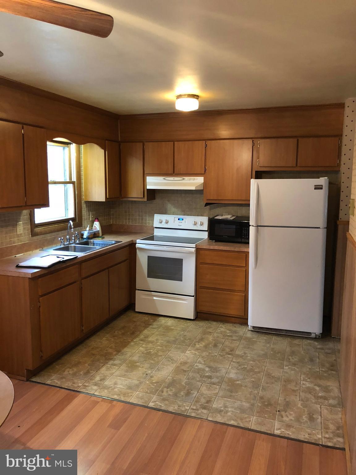 7903 Lyons Road Waynesboro, PA 17268 - Photo 3 of 27 Kitchen