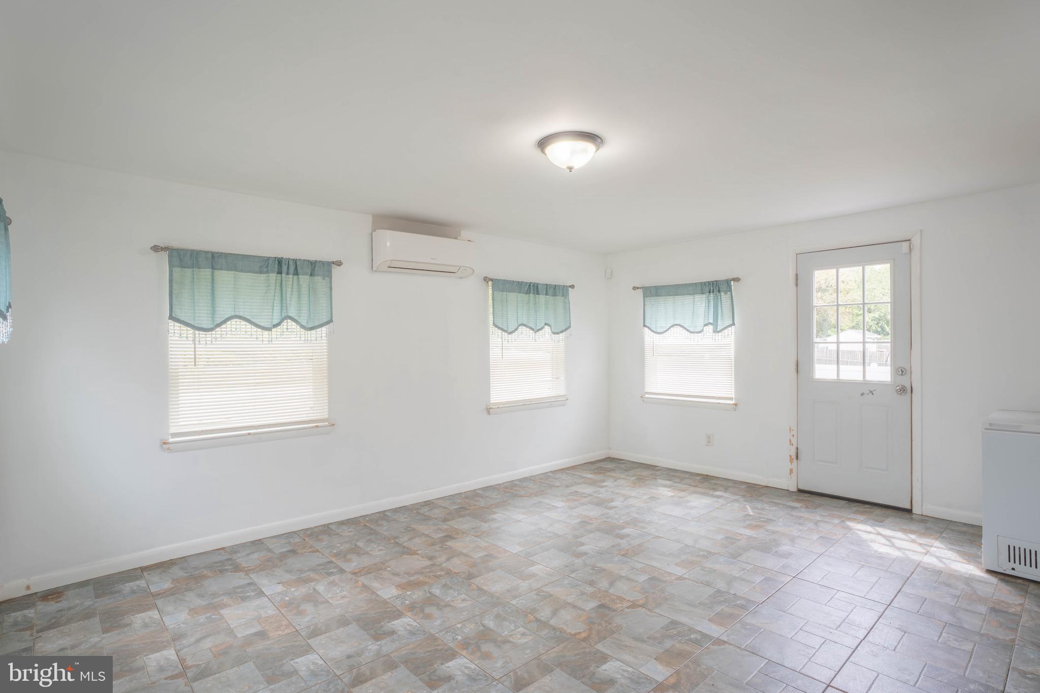 23 Springlane Drive Blackwood, NJ 08012 - Photo 13 of 39 4 Season Room