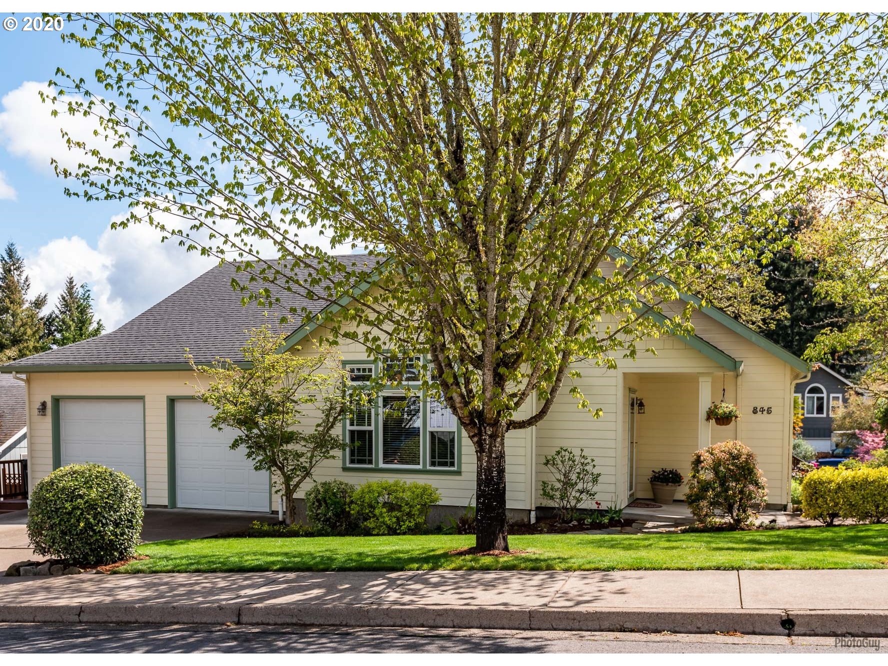845 South 67th Street Springfield, OR 97478 - Photo 1 of 32 a front view of a house with a garden