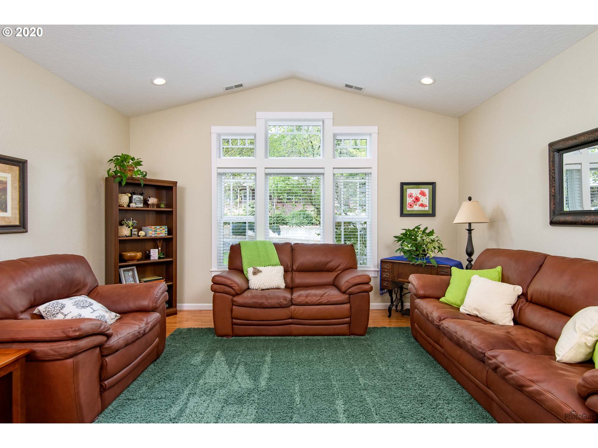 845 South 67th Street Springfield, OR 97478 - Photo 5 of 32 a living room with furniture and a large window
