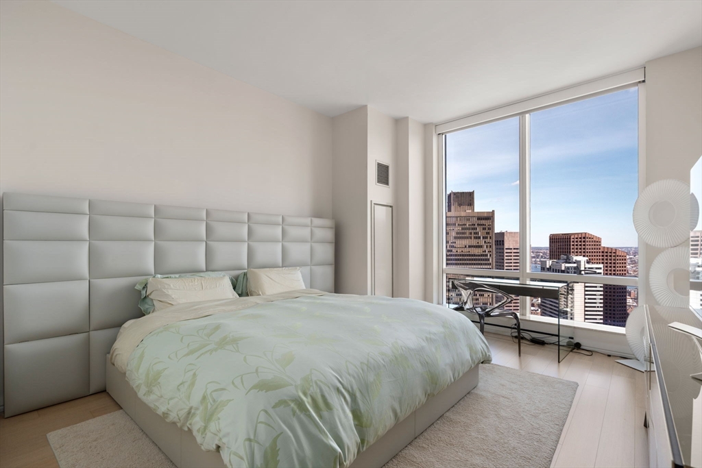 1 Franklin Street, Unit 4704 Boston, MA 02110 - Photo 11 of 33 a large bedroom with a bed and window
