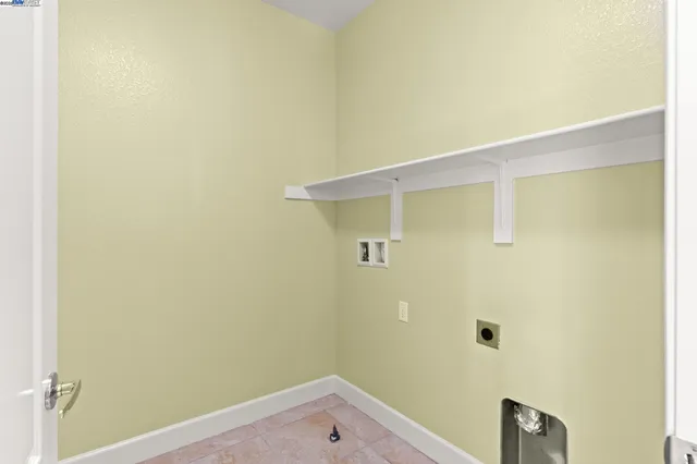 $1,199,000 | 1525 Middle Lane, Hayward, CA 94545