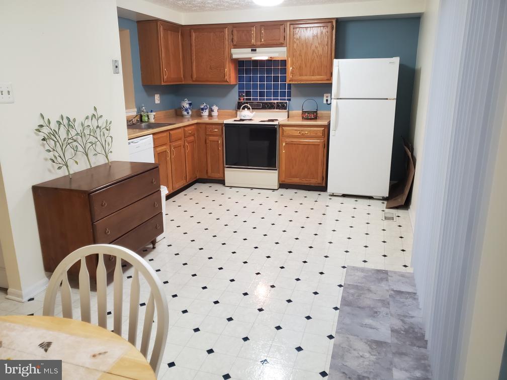 32 Hyacinth Road Parkville, MD 21234 - Photo 10 of 23 Kitchen