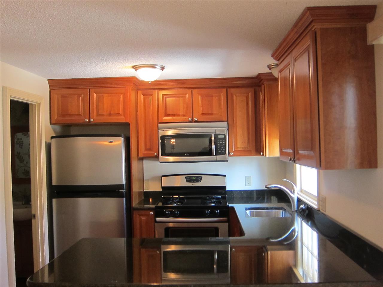 67 Cannongate III Road Nashua, NH 03063 - Photo 4 of 24 Gallery Image 4