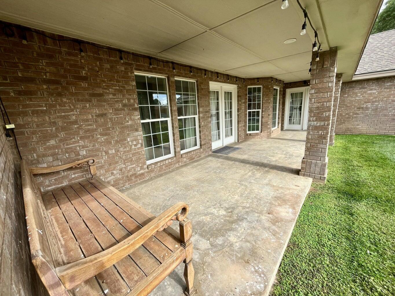 1415 Ebeling Drive Plainview, TX 79072 - Photo 34 of 46 front view of a house with a yard