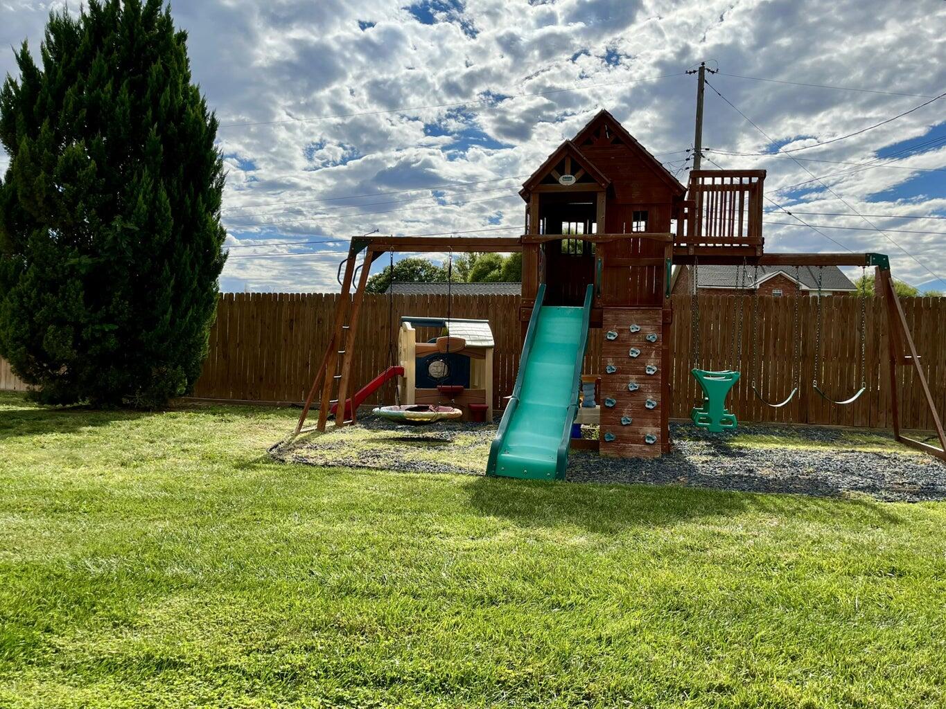 1415 Ebeling Drive Plainview, TX 79072 - Photo 40 of 46 a backyard of a house with barbeque oven