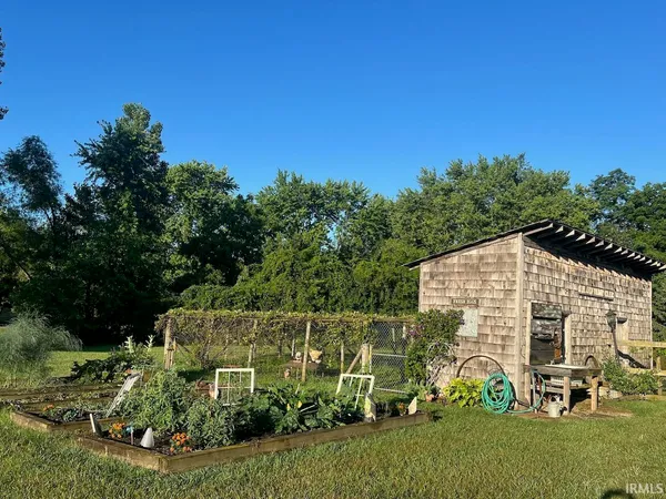 $949,000 | 14327 East Co Road 150 South, Parker City, IN 47368