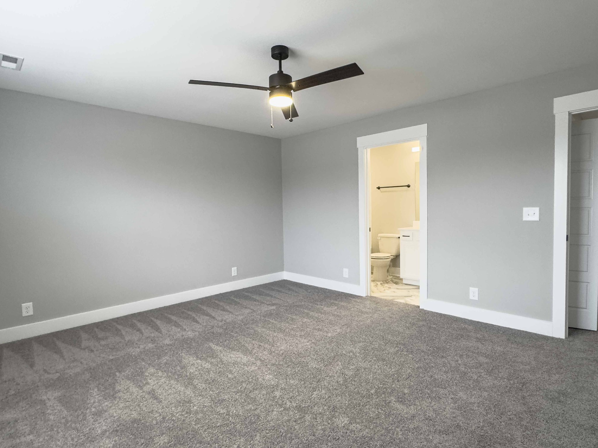 404 Jonathan Wade Circle Clarksville, TN 37043 - Photo 14 of 25 an empty room with closet and windows