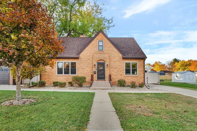 $250,000 | 405 West Bluff Street, Streator, IL 61364